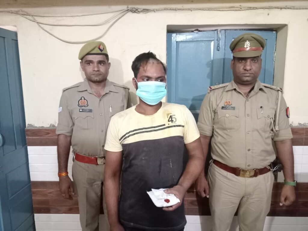 नशा तस्कर गिरफ्तार किया गया जिससे२२० ग्राम #चरस बरामद कर जेल भेजा गया