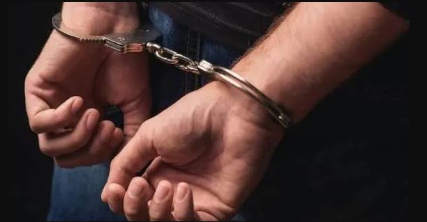 Smuggler arrested with smack worth lakhs