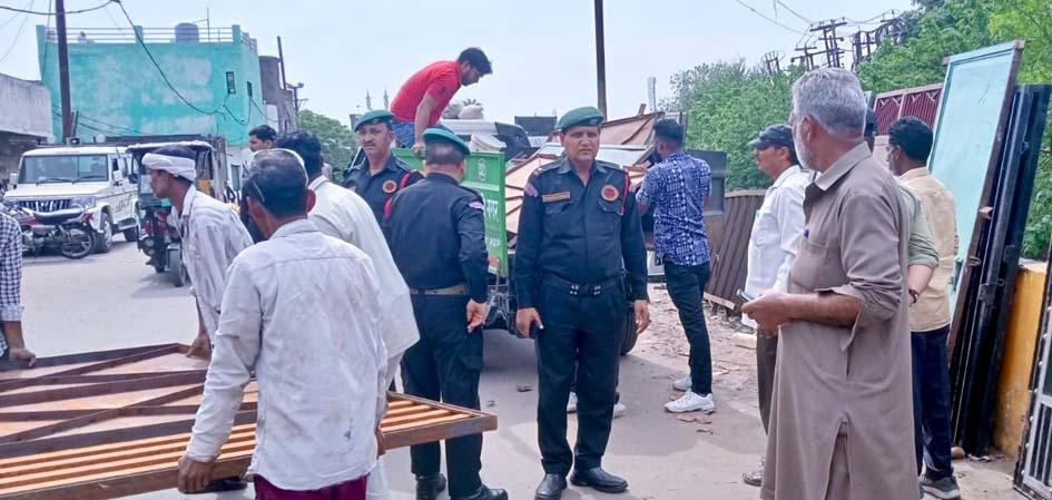 The enforcement team took action on Rakesh Cinema Road.