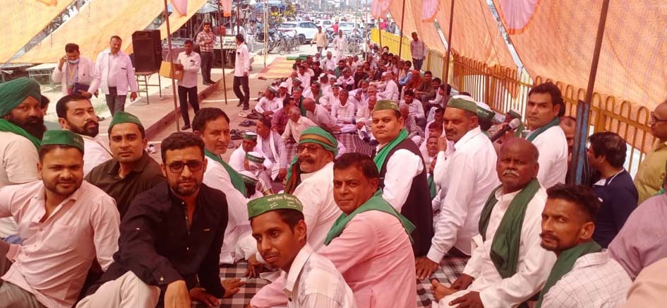 BKU Rakshak begins indefinite protest demanding flyover at bus stand