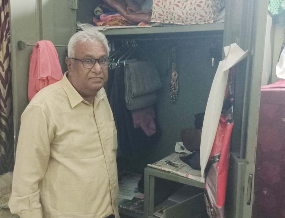 Thieves broke into the house and stole jewellery worth lakhs.