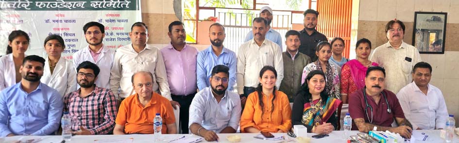 Dhanvantari Foundation organised a massive health camp, 250 patients were examined free of cost.