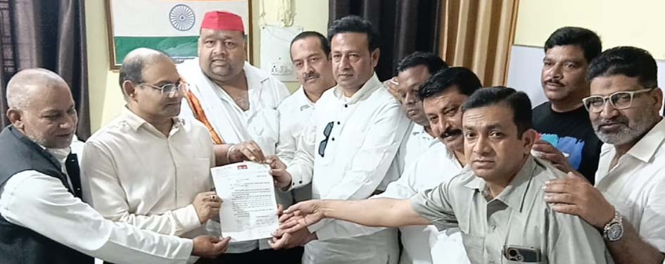 Councillors protest cancellation of ration cards of eligible people, submit memorandum to District Supply Officer