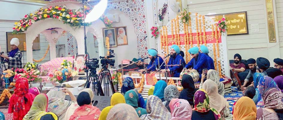 A grand diwan was held at Gurudwara Sant Bhagmal Ji, and the praises of Guru Sahib resonated till late night.