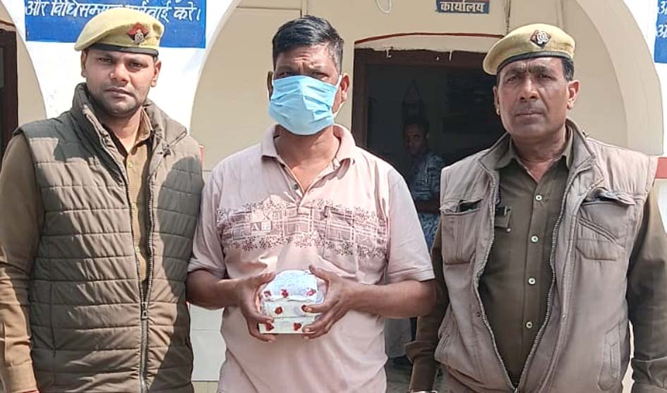 Smuggler arrested with smack worth lakhs