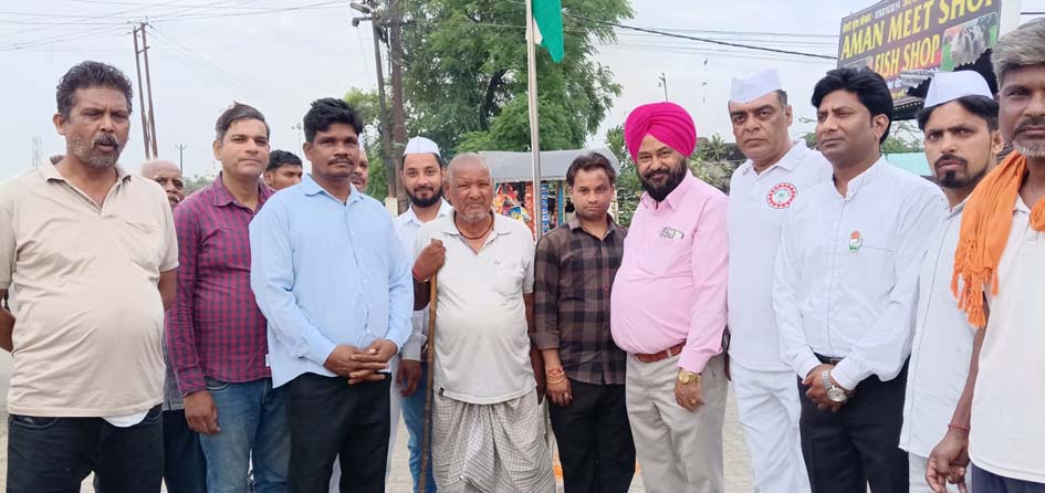 The shop of love will give a befitting reply to the government that makes the public stand in queues: Charanjit Nikku