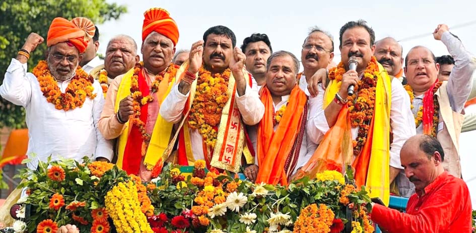 Ajit Singh Rana's grand show of strength, a crowd of workers gathered from the railway station to the office.