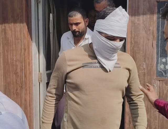 Head constable arrested red-handed while accepting a bribe of Rs 15,000