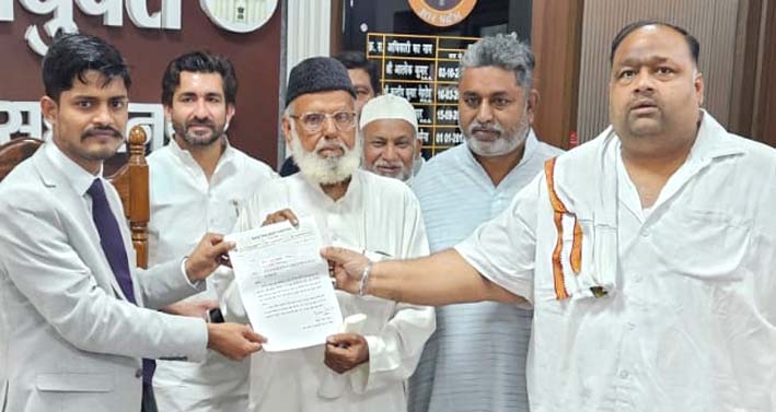 Councillors submitted a memorandum to the Municipal Commissioner regarding preparations for Eid al-Fitr, demanding improved arrangements at the Idgah.