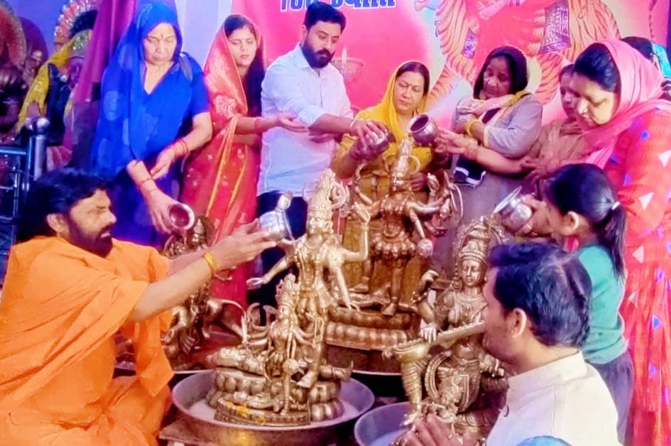 Mother Kaalratri controls time and maintains the balance of the universe: Swami Kalendrananda Maharaj