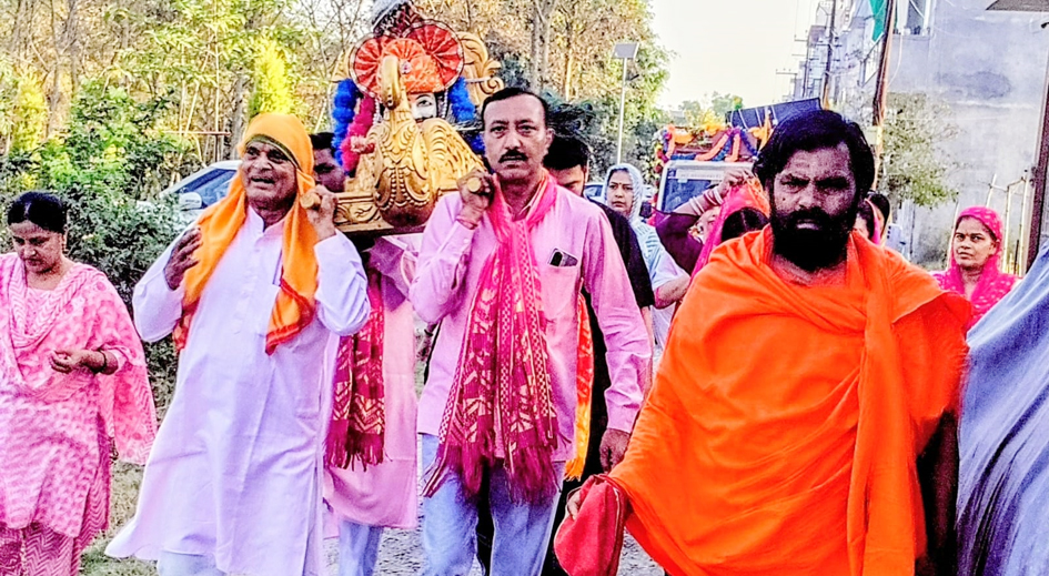 Baba Khatu Shyam seated in a golden palanquin