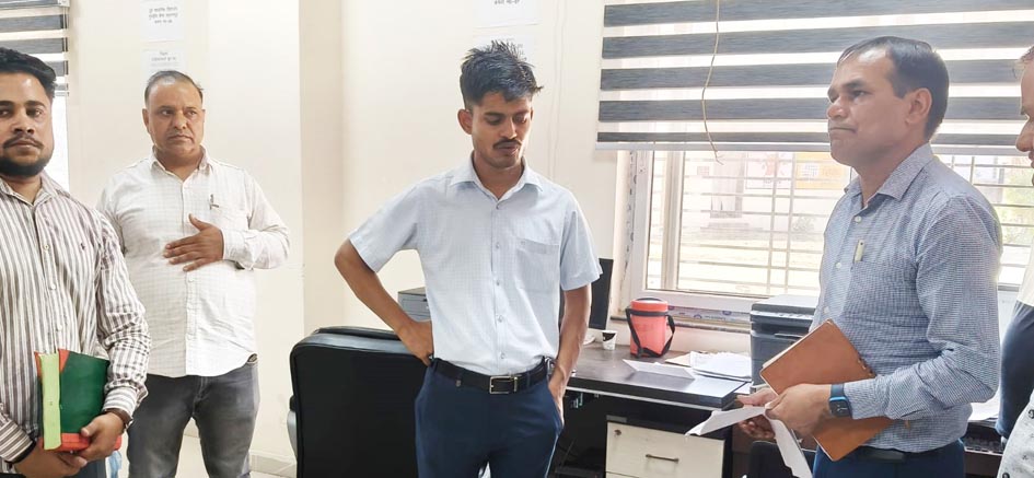 Municipal Commissioner did a surprise inspection of the zonal office.