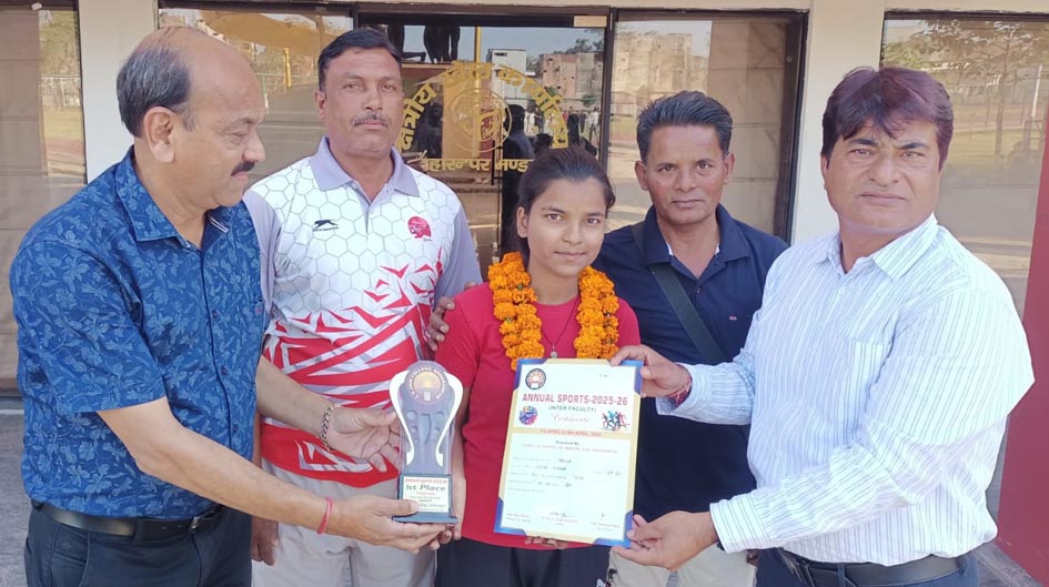 Yoga player Megha Singh was honored by the sports officer.