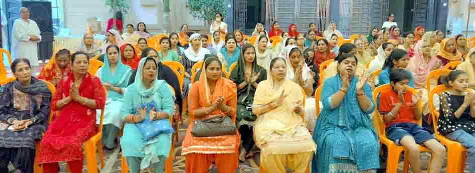 On the last day of Shri Hari Katha, devotees were mesmerized by the glory of Sunderkand.