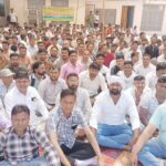 Contract workers open front, announce complete work boycott from May 4