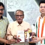 Books are man's best friend, the Chamber of Commerce presented books to the Divisional Commissioner.