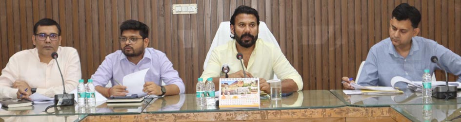 DM strict in the meeting of Vyapar Bandhu, instructions to stop the salary of negligent officers and issue notice