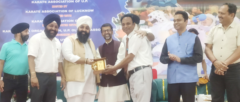 Karate Players from Saharanpur Shine in Lucknow; Nandkishore Honored with 'Best Official' Award.
