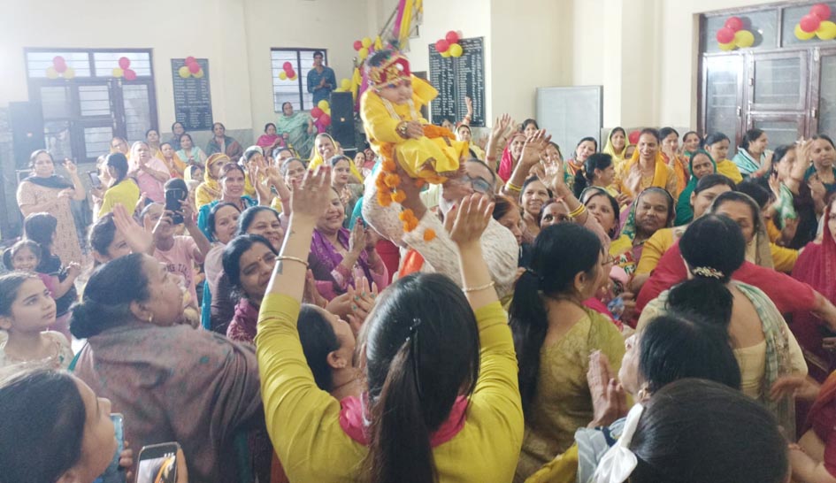 There is joy in Nand's house, Govind Nagar echoed with the chants of Jai Kanhaiya Lal Ki.