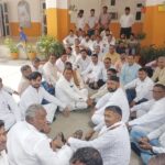 Amid the possibility of delay in Panchayat elections, the Pradhans created a ruckus.