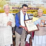 200 Years of Hindi Journalism: Senior journalist Arun Naithani of Saharanpur awarded Mahesh Gupta Award