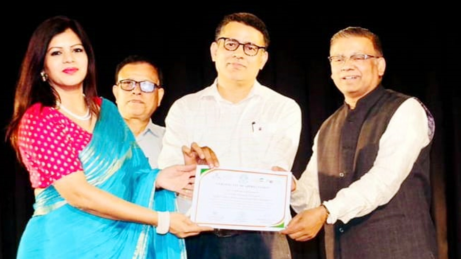 Dr. Ruchi Sharma, Principal of Asha Modern International School, honoured with the Best Resource Person Award by CBSE