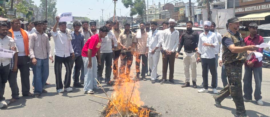 Warning of agitation against attack on Sona Pandit, effigy of cow smugglers burnt