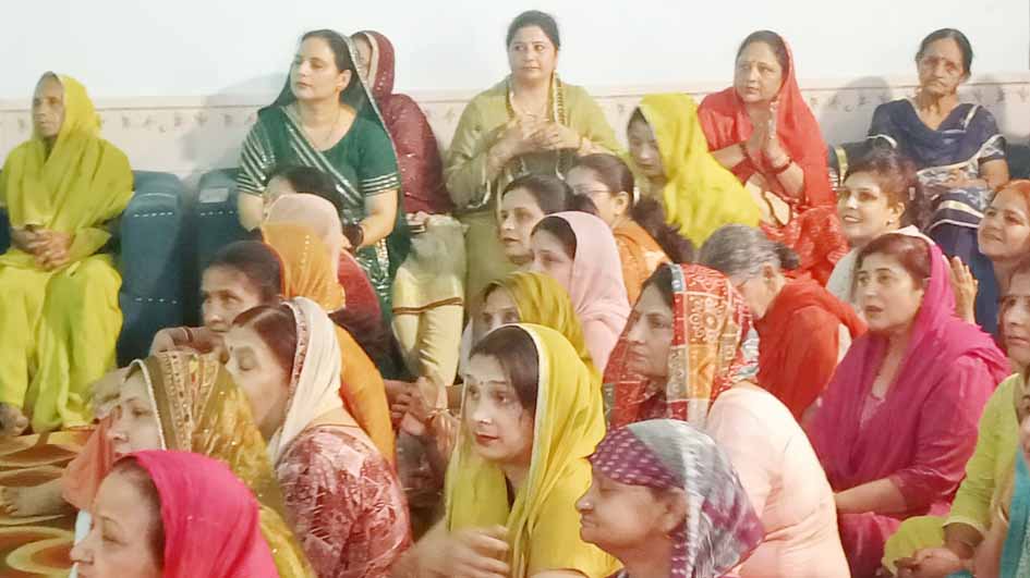 Devotees were delighted by the description of Lord Krishna's childhood pranks.