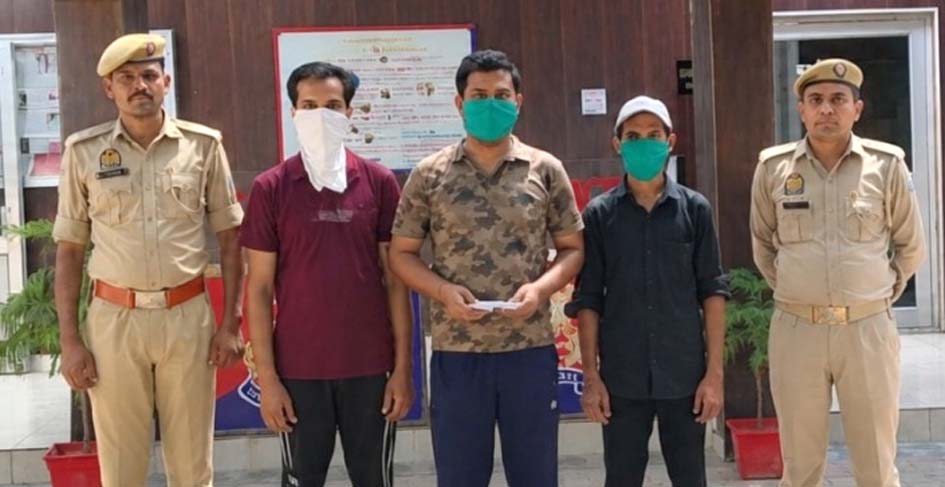 Mandi Police apprehend three bookies.