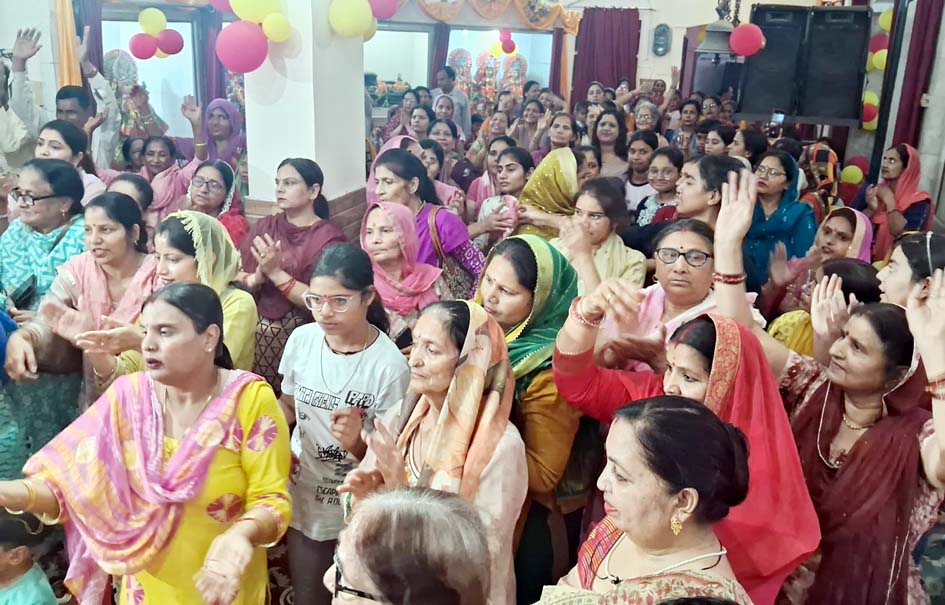 Devotees Moved to Tears Witnessing the Friendship of Shri Krishna and Sudama; Grand Conclusion of the Shrimad Bhagavat Katha