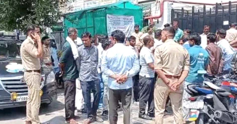 The groom's uncle died in a dispute over snatching a mobile phone.