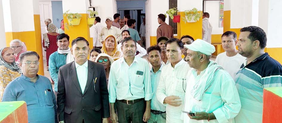 Homeless villagers protest at the Collectorate