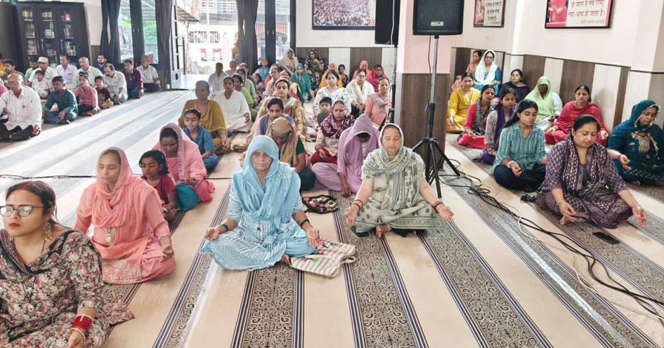 Sadhvi Pooja Bharti gave the divine message of Brahmagyan