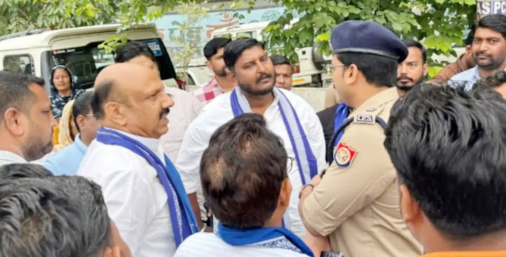 Tension in Circuit House Road case ends, Collectorate siege postponed after talks with Chandrashekhar Azad