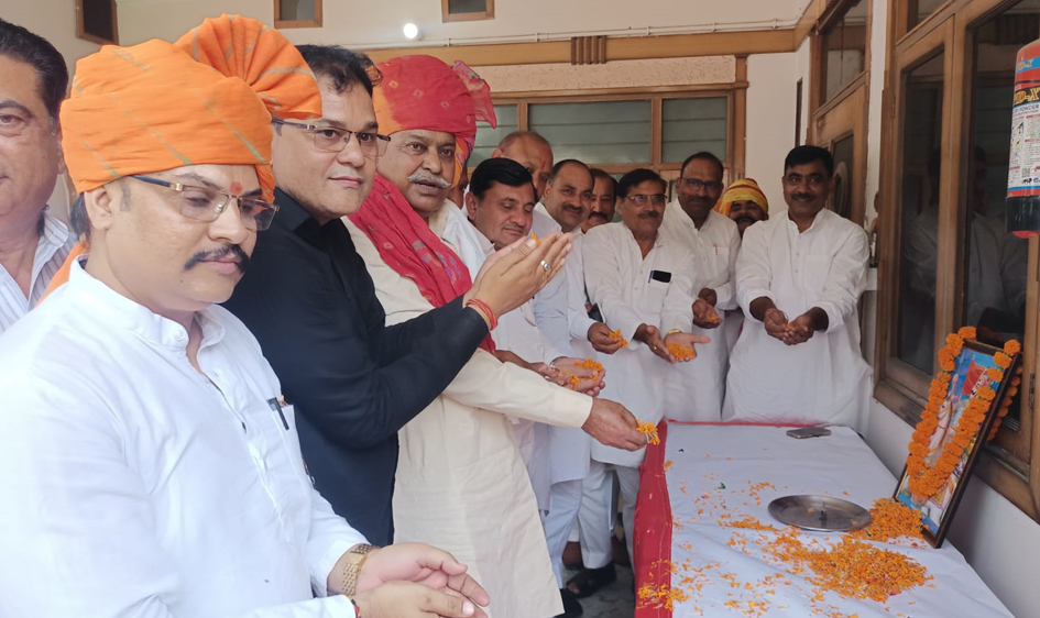 Reduce Extravagance and Educate Children: Kan Singh