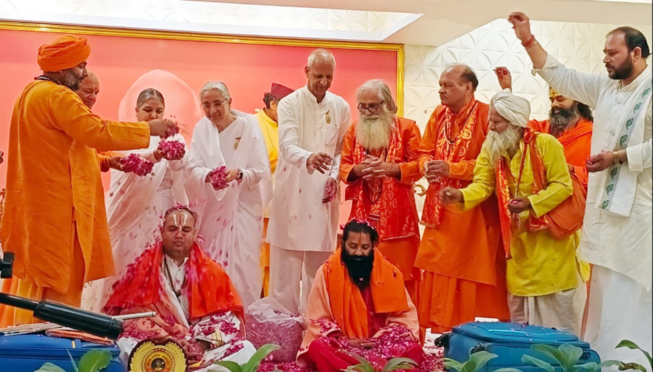 Two new Mahamandaleshwars were appointed at the All India Sant Samman ceremony, and 154 saints accorded them a grand welcome.