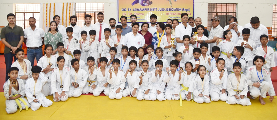 Grand closing ceremony of district judo competition, winners honored