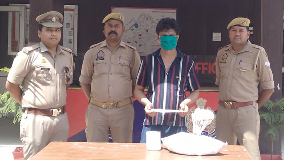 Smuggler arrested with illegal liquor and knife