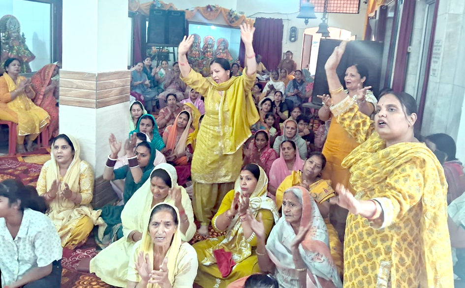 The devotees were moved by the conversation between Kapil Muni and Devahuti and the incident of devotee Dhruva.