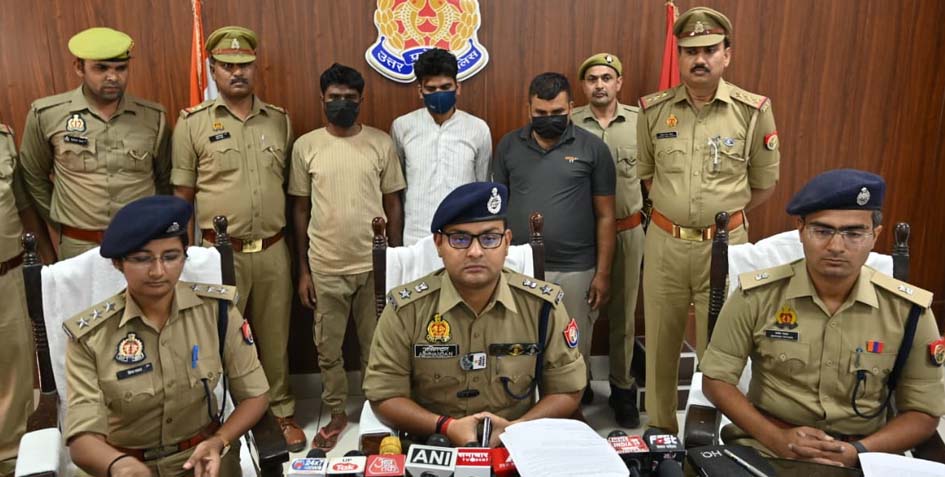 Gang Stealing Batteries from Mobile Towers Busted; Three Arrested with a Scorpio and 25 Batteries