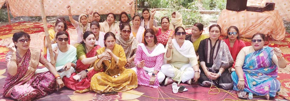 BJP Mahila Morcha protests at MP Imran Masood's residence