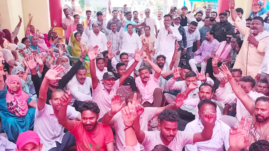 Safai Karamchari Sangh protests against privatization: Questions raised on tender worth Rs 78 crore