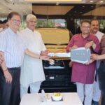 Minister Jaswant Saini handed over the keys and said that adopting electric vehicles is also a form of patriotism.