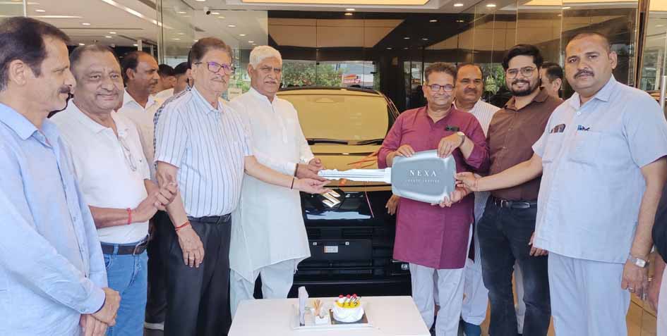 Minister Jaswant Saini handed over the keys and said that adopting electric vehicles is also a form of patriotism.