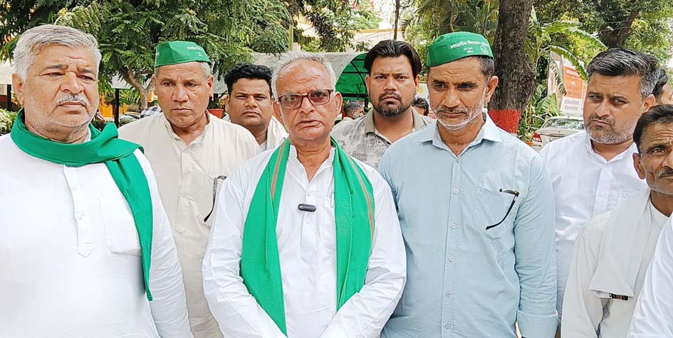 The BKU Mandhar issued a strong protest regarding various issues.