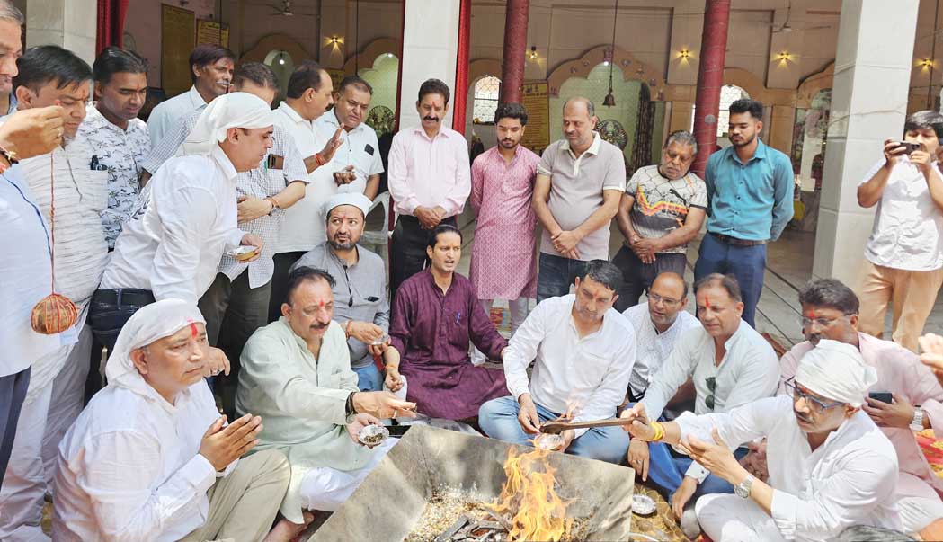 BJP members performed a *havan* and prayers to mark the completion of Prime Minister Modi's 12 successful years in office.