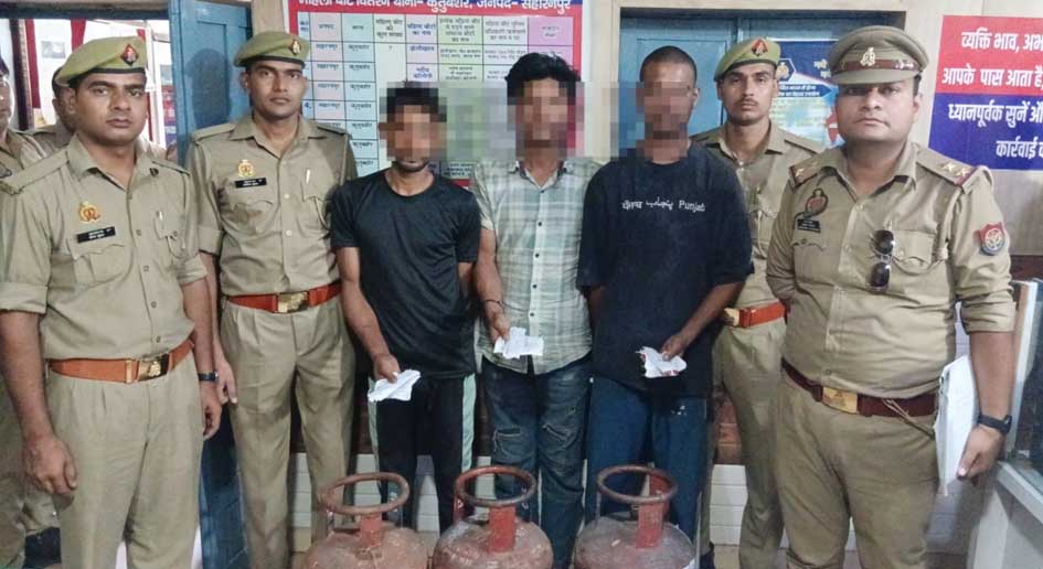 Three Cunning Thieves Arrested; Knife and Cash Recovered