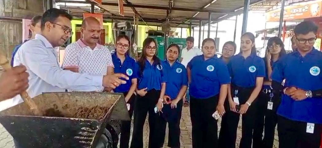Students learned to make natural paint and products from cow dung.