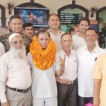 Dr. Ashok Malik accorded a grand welcome upon his return after securing a stay from the Allahabad High Court regarding a fabricated case.