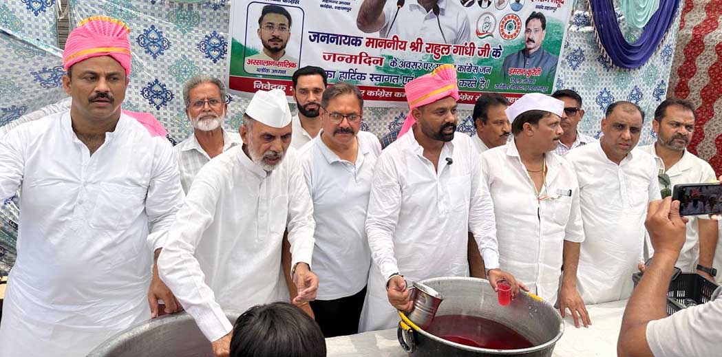 Congress members celebrated Rahul Gandhi's birthday by setting up a stall serving chilled sherbet.